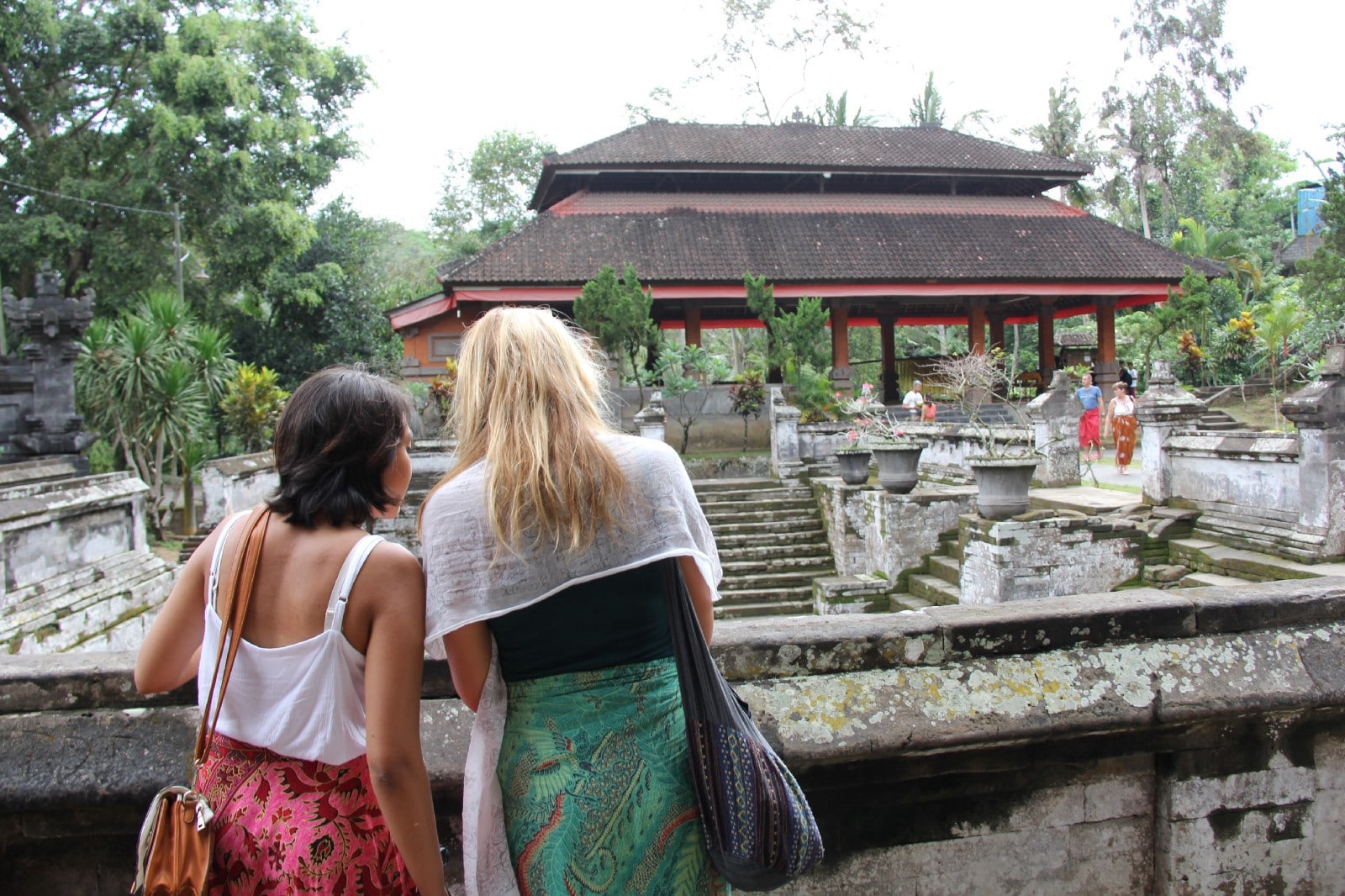 Meeting new people while traveling